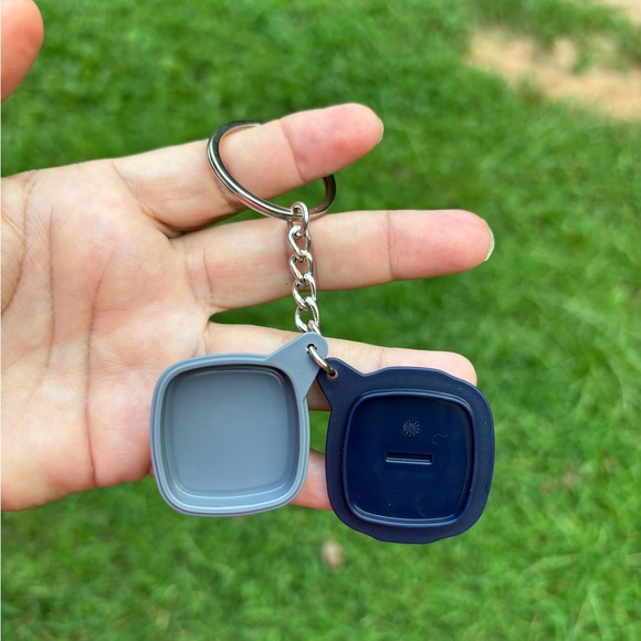 TUPPERWARE KEYCHAINS BUNDLE (3 PIECES SET) - Picture 5 of 5
